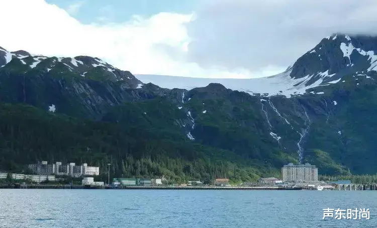 欧洲旅游|世界最孤独地方:只有一栋楼,300人足不出户,唯一餐馆还是中国人开的...