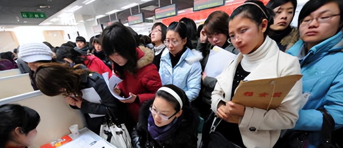 国企|985研究生声泪俱下,从国企跳槽到私企工作,才明白生活的艰辛