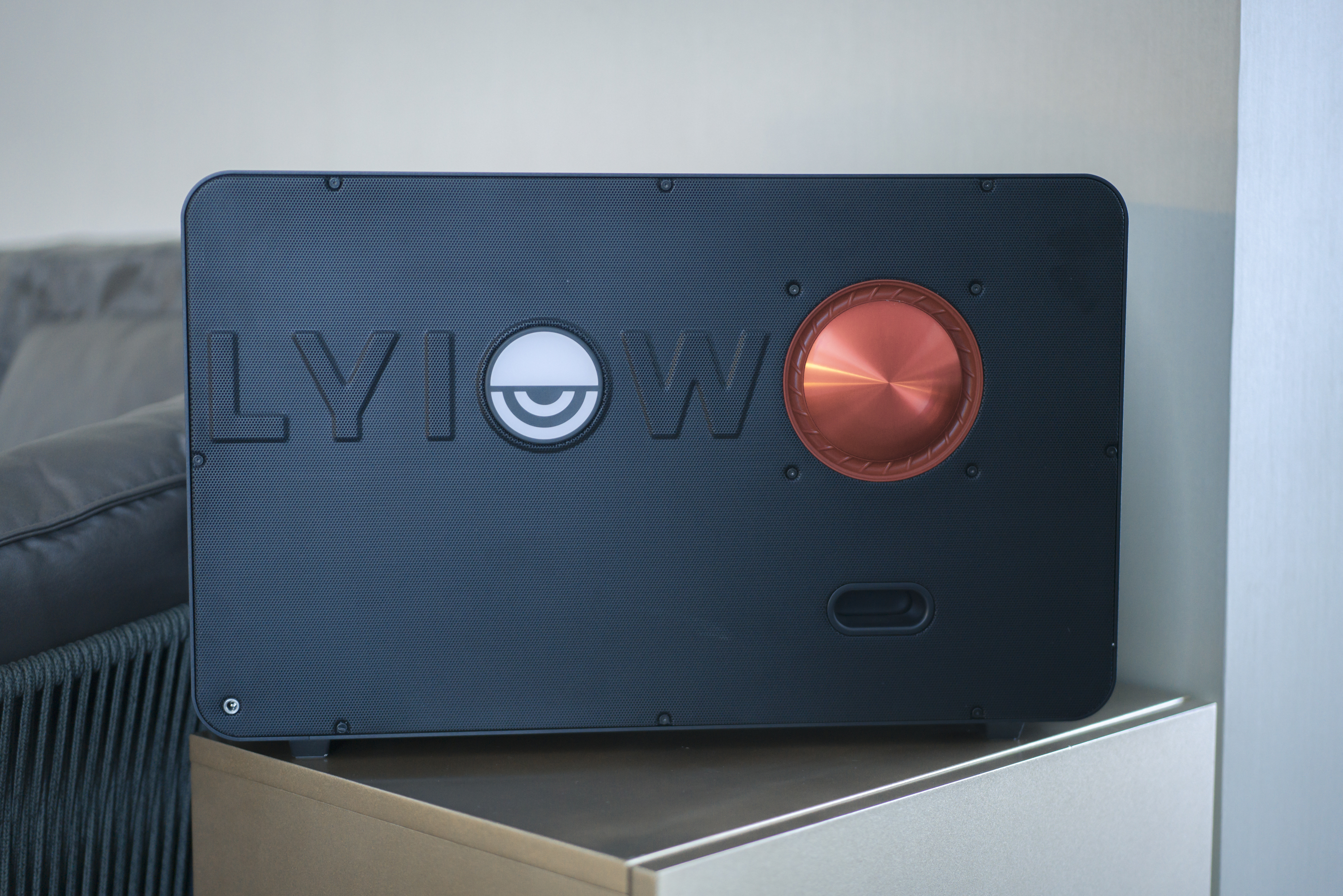 卡萨帝|悬浮的歌词蓝牙音箱,颜值、音质均优秀,还支持投屏!