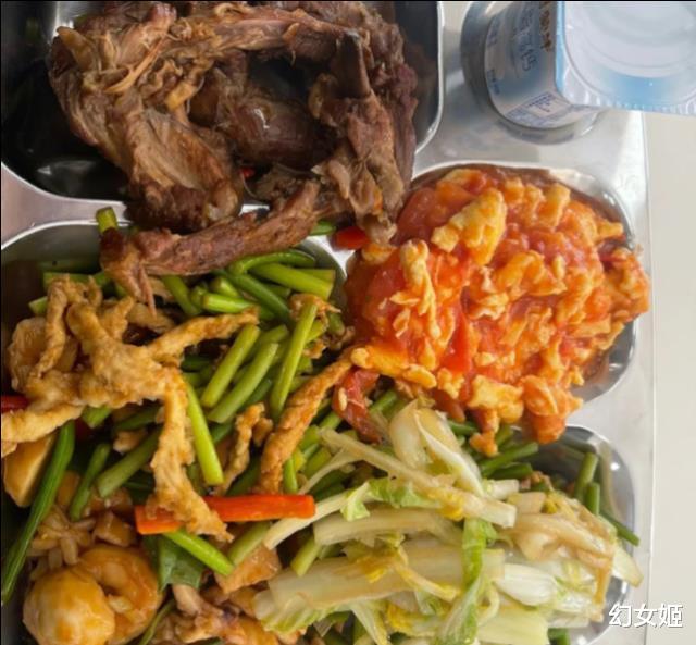甘肃小伙子晒出烟草公司食堂饭,网友哭了:怪不得博士生也抢着去