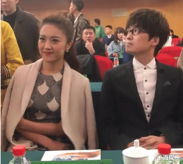 王小海|玖月奇迹复婚后现身活动，王小海神情严肃显疲惫，两人全程无交流