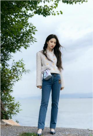 刘亦菲爆火后变高冷！为高奢拍大片装酷霸气十足，穿小香风变真名媛