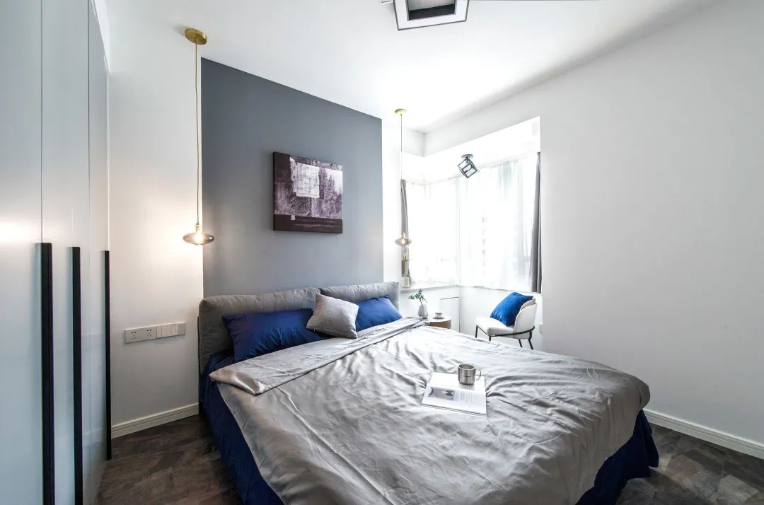 客厅隐形门,无主灯设计,96m2现代三居室