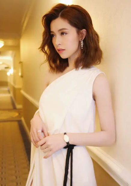 文咏珊|文咏珊和杨颖因资源关系破裂，获奖撕掉花瓶标签嫁入豪门