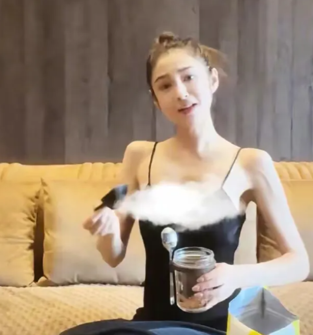 易胖体质 一会胖妞一会“骷髅架”,这些女星极端减肥,瘦得只剩下“丑”
