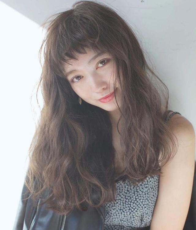 发型 发型与气质相辅相成，选择适合的发型，轻松打造出少女感