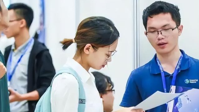 应届生|毕业多年才明白,公司为啥宁愿新招应届生也不愿留老员工,很现实