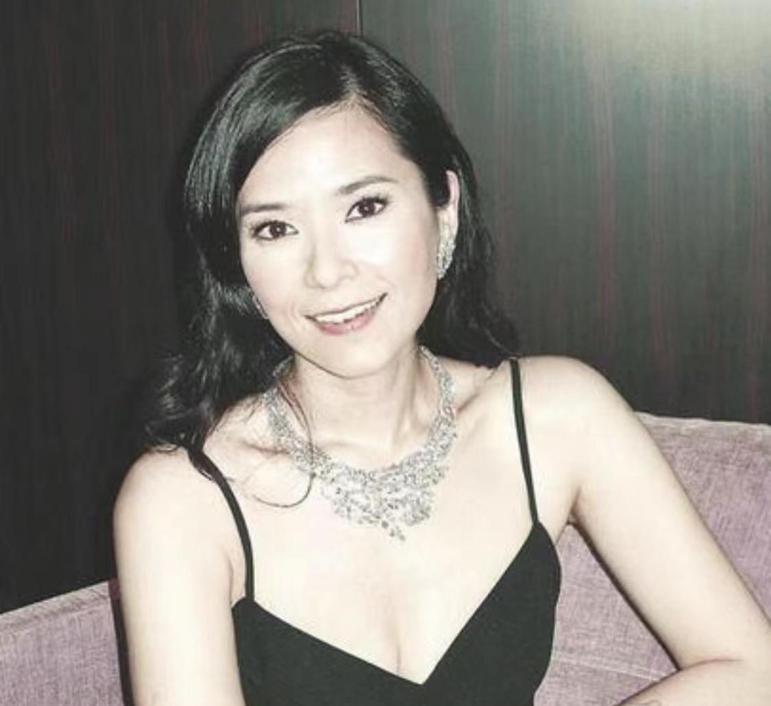 钟丽缇|17位混血女星现状：李嘉欣家庭美满，钟丽缇发福，卢靖珊官宣当妈