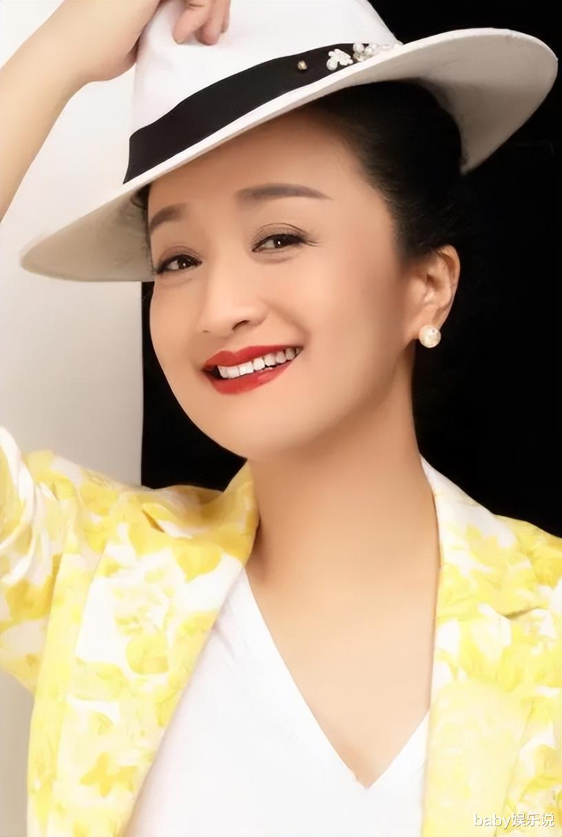 杨昆|杨昆:61岁无儿无女,退休金2500别墅被拍卖,如今过得怎样