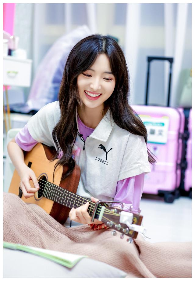 郑乃馨|郑乃馨：甜美长相，凭借女团出道，黑料频发的她到底发生了什么？