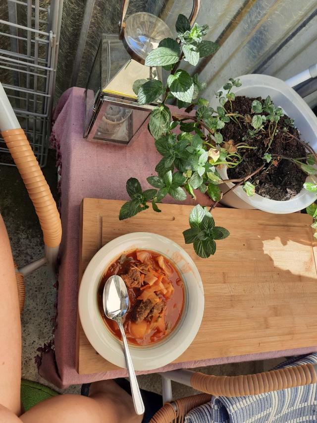 四百万乌克兰人返乡,有人冒着风险装修新家,有人抓紧结婚