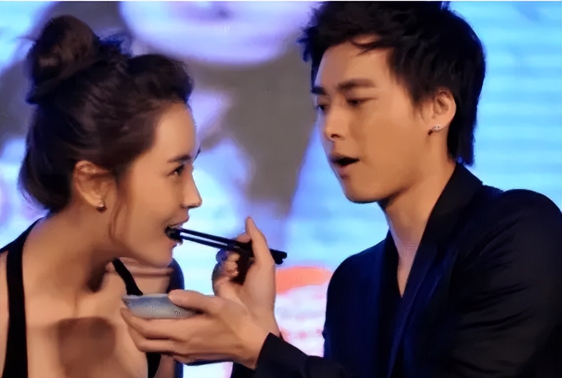 李易峰|“背景强大”李易峰:捏脸王思聪,被多次袒护,两人到底啥关系?