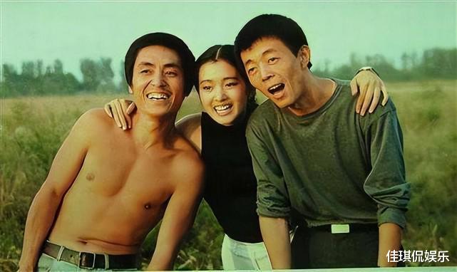 张艺谋|红高粱：张艺谋借4万给村民种地，两个月后气得把所有高粱地都烧了