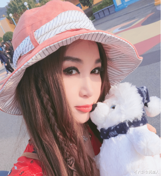 修图|大龄女星扮嫩群像,精修是少女、生图像奶奶,优雅老去不好吗?