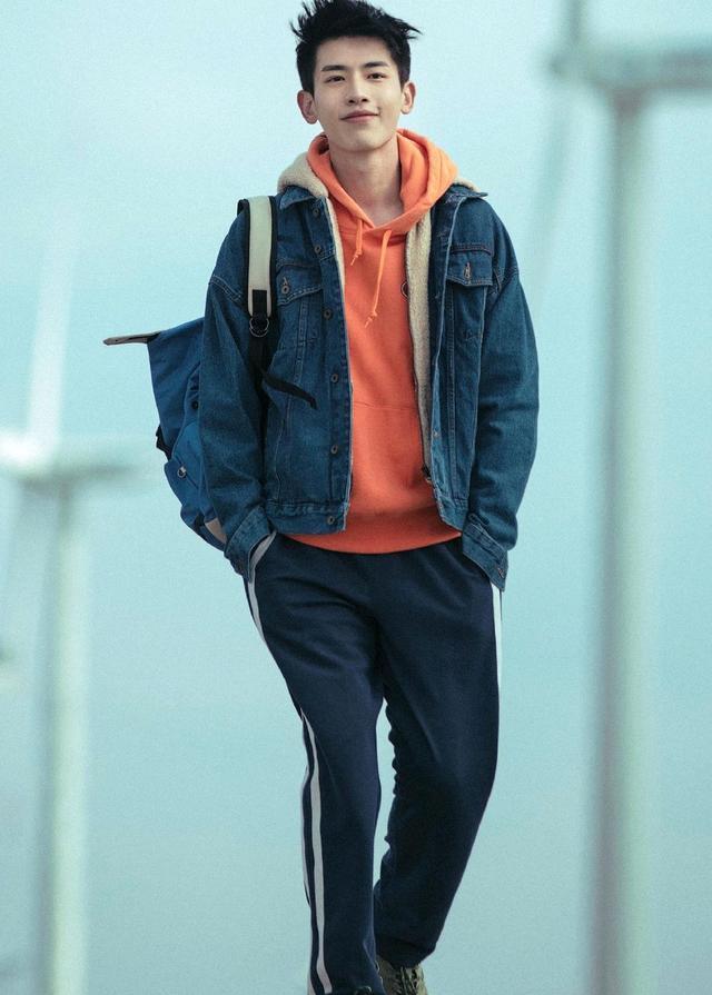 与凤行|《与凤行》的男配：墨方一身黑不像将军，拂容君清贵有余独缺灵气