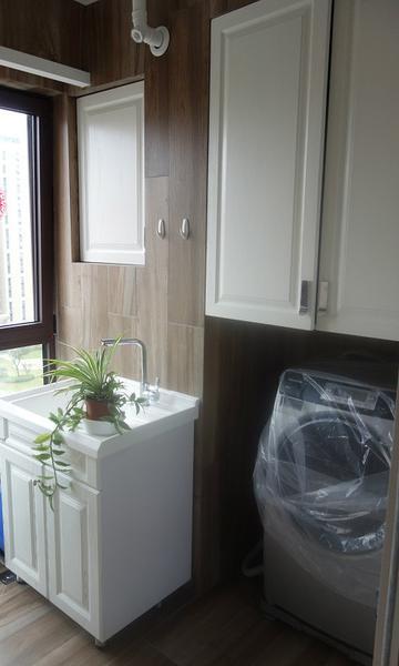 去朋友新家,我一看客厅没阳台,采光差,皱了下眉他就不高兴了!