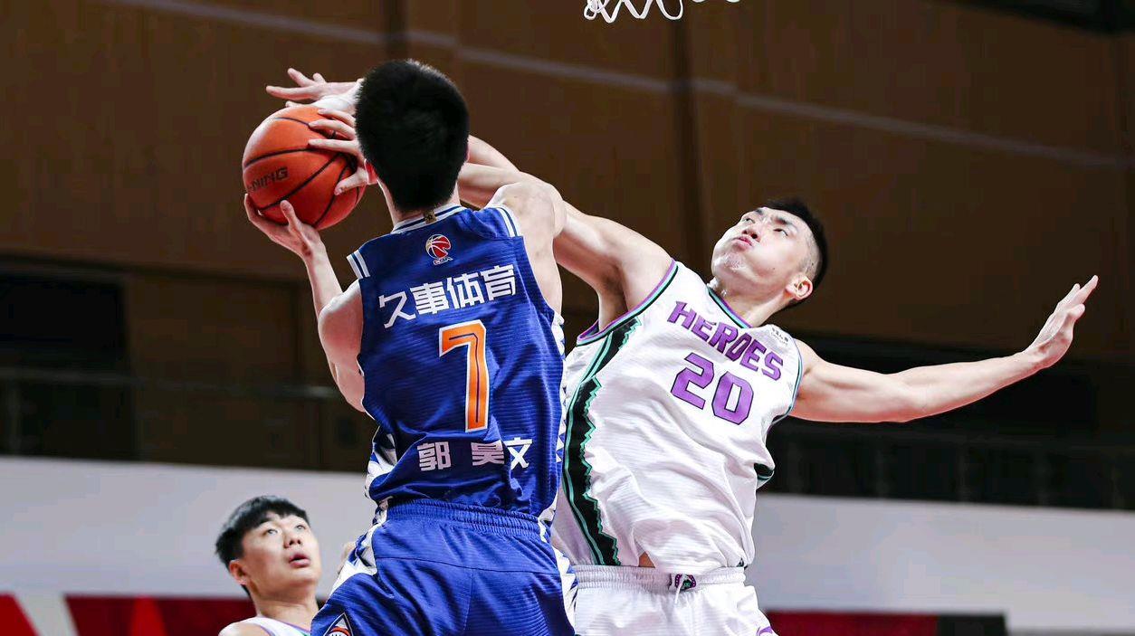 高诗岩|山东VS上海全面变阵！刘毅扮演奇兵 高诗岩仍是替补 小鲨鱼PK双塔