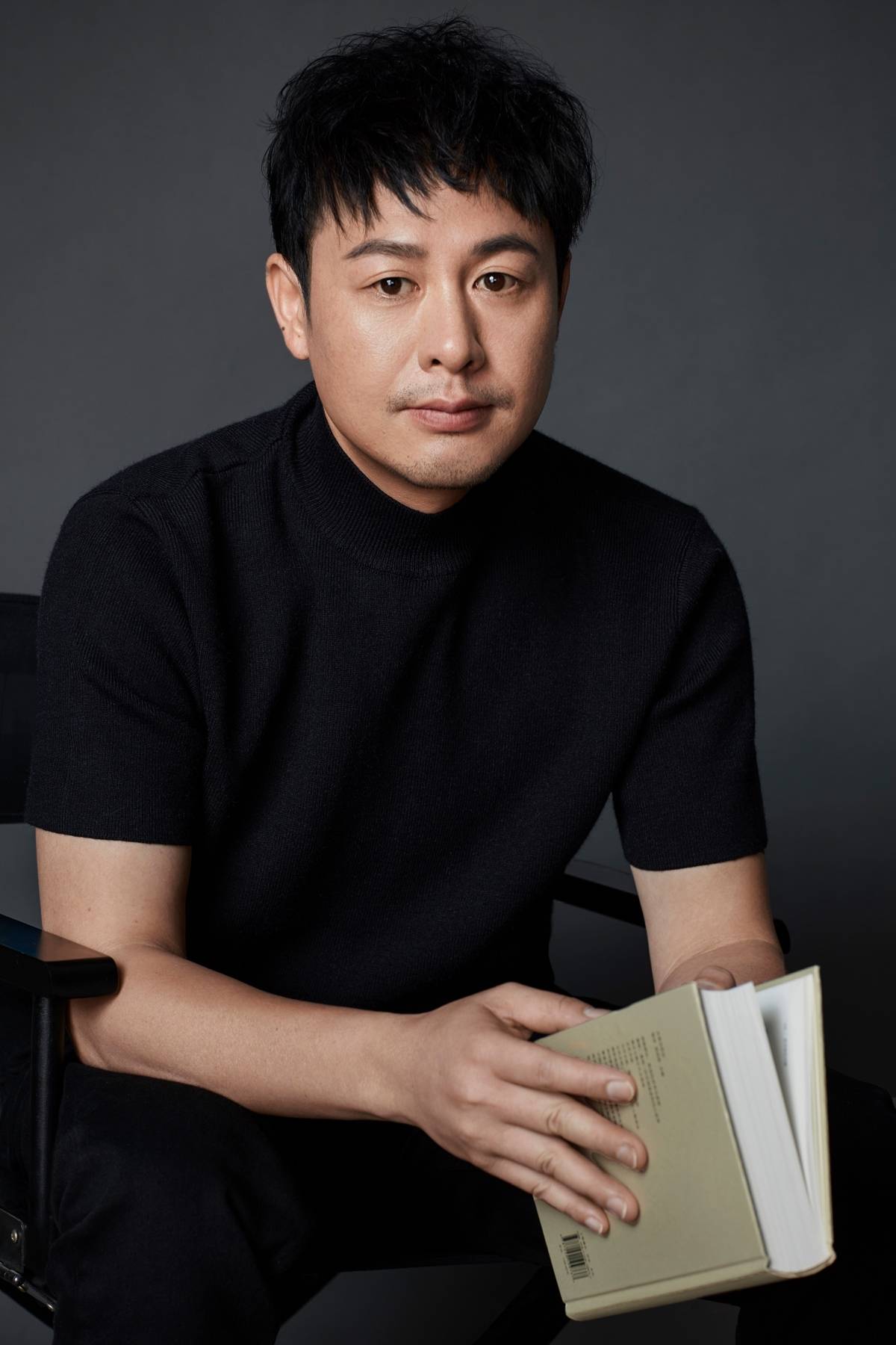 张颂文|张颂文：13岁丧母，支持父亲再婚，现在与妻儿依然住出租屋