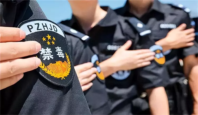 中国首位牺牲缉毒民警,25岁卧底毒窝24次,遗体被发现时全身白霜