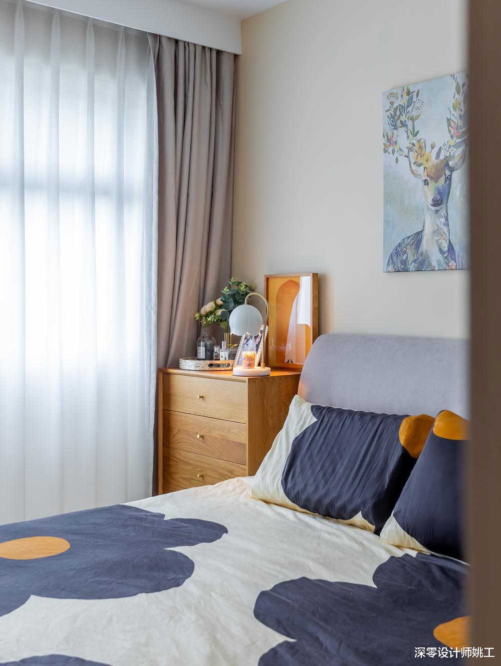 87㎡明明全屋装修很普通,却有种藏不住的品位,餐边柜适当内嵌颜值更高