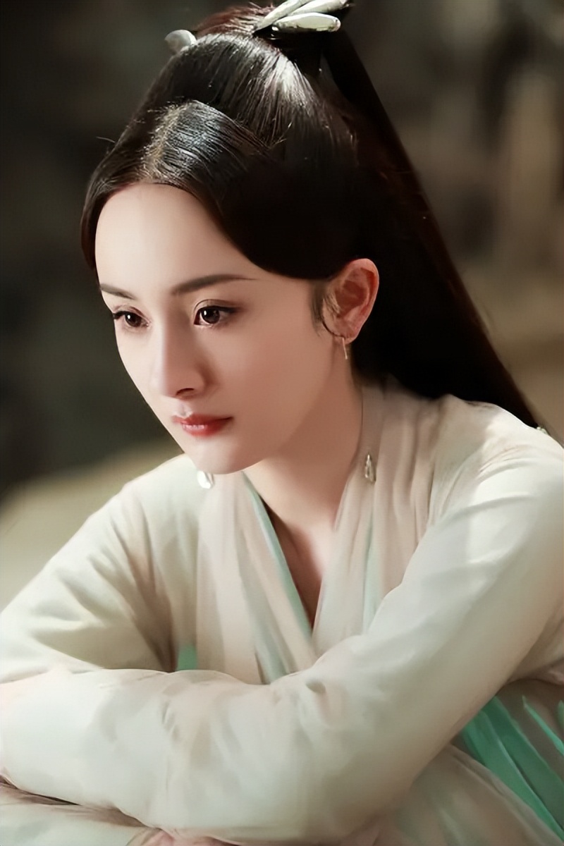 迪丽热巴|同是杨幂旗下力捧的艺人,迪丽热巴成为一线,而她却已销声匿迹