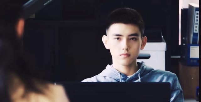 李峋|《点燃我温暖你》：被忽视的侯宁，才是真正的狠人