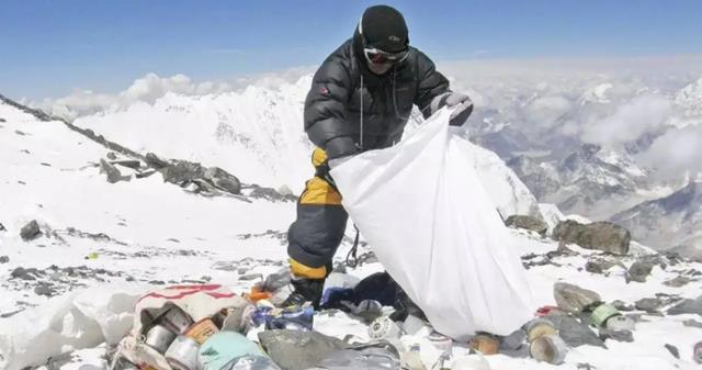 珠峰|珠峰著名遇难者“绿靴子”，20多年都无人将他搬下山，原因何在？