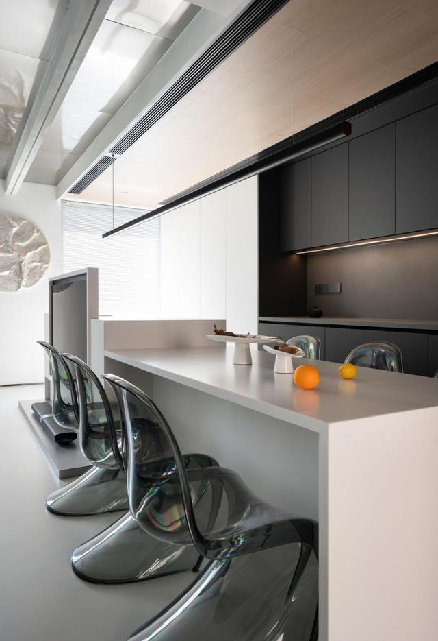 155平三居室，加入更多的色彩，让空间更加新奇独特