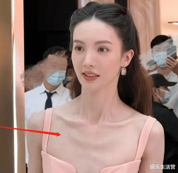 金晨|32岁金晨因太瘦被嘲像40岁，肩胛骨凸出吓人，本人：我是瘦而不柴