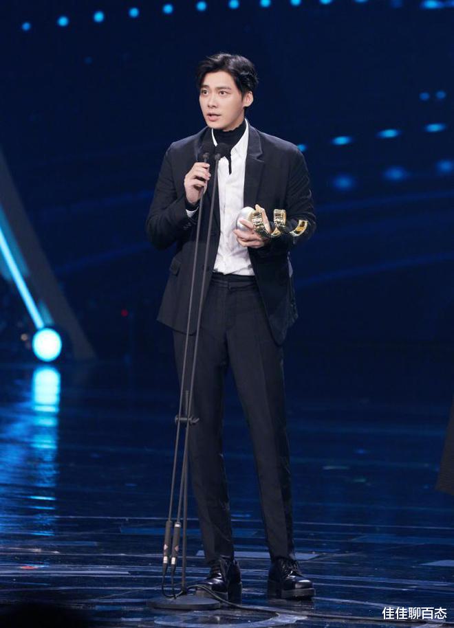 李易峰|李易峰塌房翻车了?央视中秋晚会节目直接被砍掉!