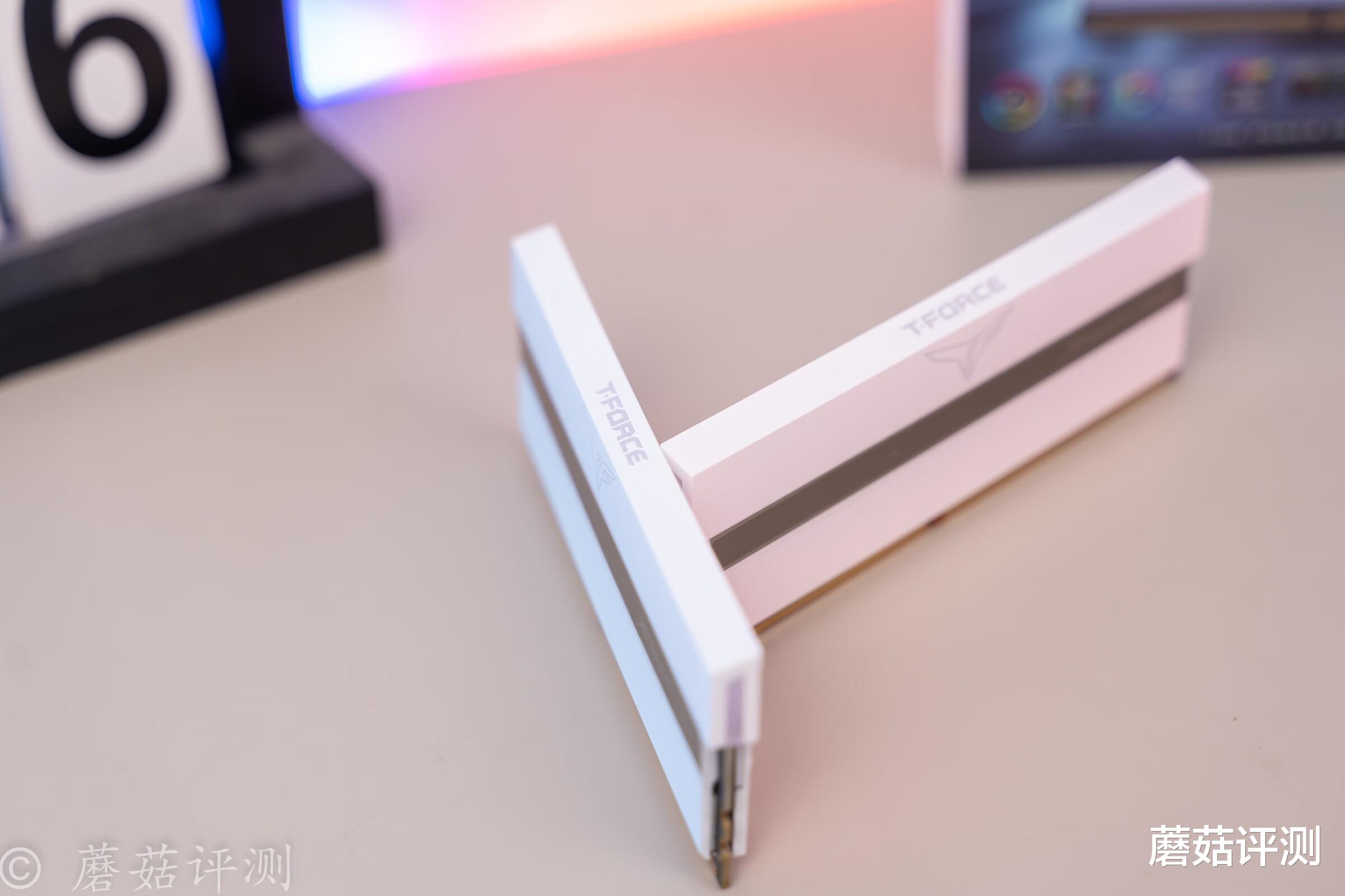 机箱|纯白整机主题装机，怎么装都不会出错！微星刀锋100R白色机箱装机体验