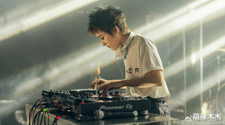 曾轶可|曾轶可被维权!3小时演出迟到半小时打碟1小时,观众现场大喊退钱