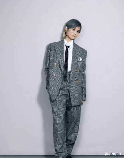 娱乐圈|2022微博之夜红毯，娱乐圈的时尚开始进入轮回