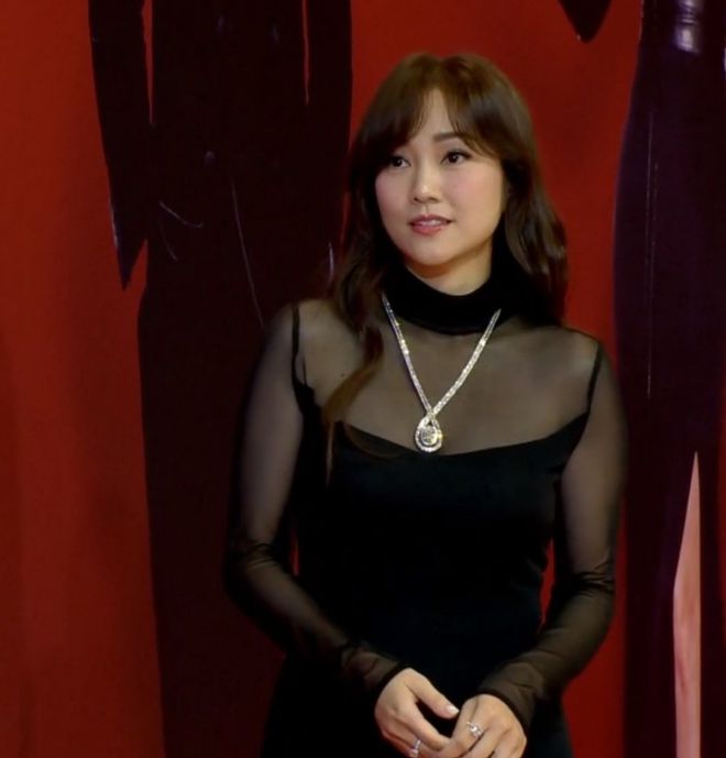 谢安琪|金像红毯星光熠熠：吴君如壕气陈慧琳淡雅，周秀娜谢安琪性感PK