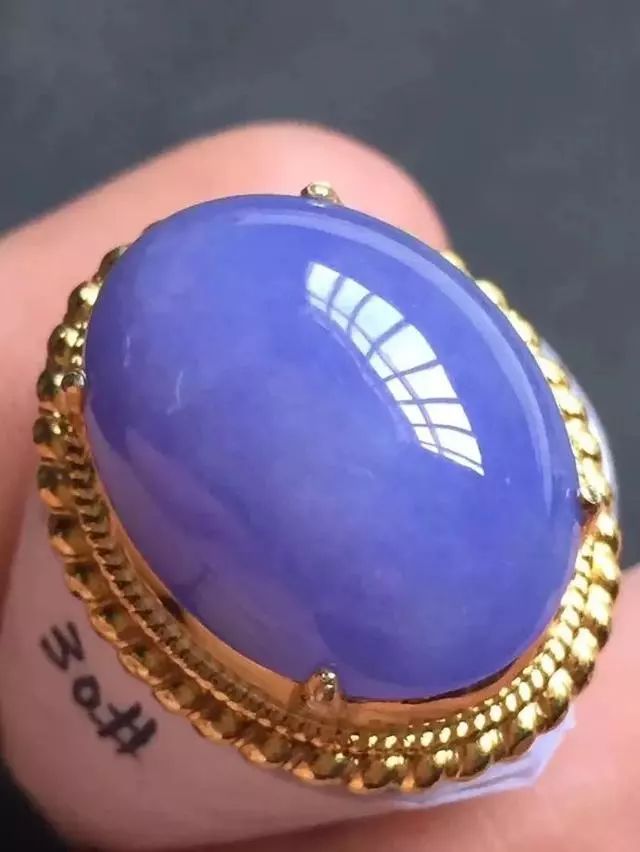 翡翠|?色根是鉴别翡翠的重要因素之一,但我们要怎么正确的看翡翠的色根?