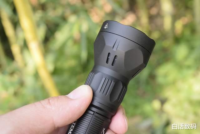 电池|远泛兼顾，既可把玩也具实用！迈特明酷FW3白激光+泛光手电体验