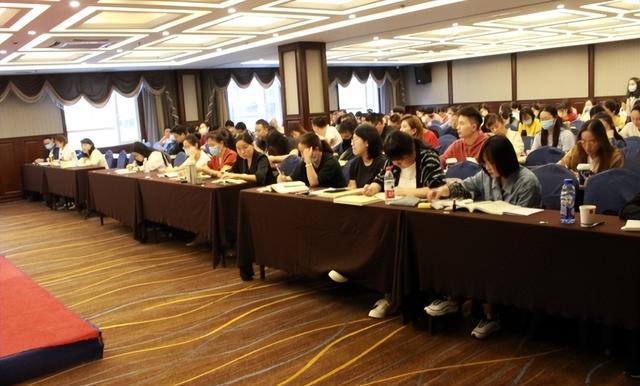 护士|3个岗位或不再吃香，从“铁饭碗”变成“塑料碗”，看下都有谁？