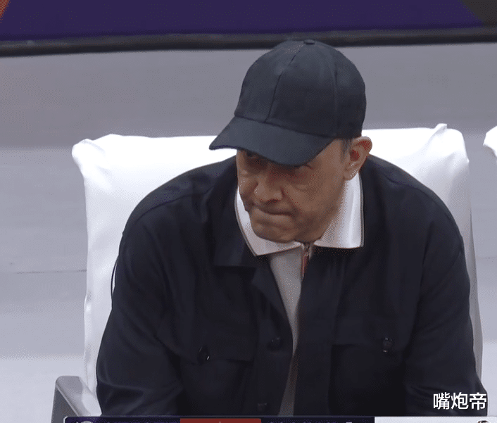 新疆男篮|新疆6分钟7犯规，广东却还落后1分！杜锋追骂杜润旺，不满胡明轩徐杰