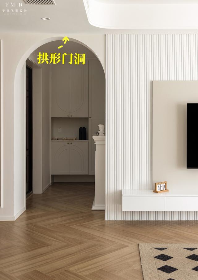 只是将卧室门改个朝向，玄关大了2倍！玄关柜也有处放，不占道了