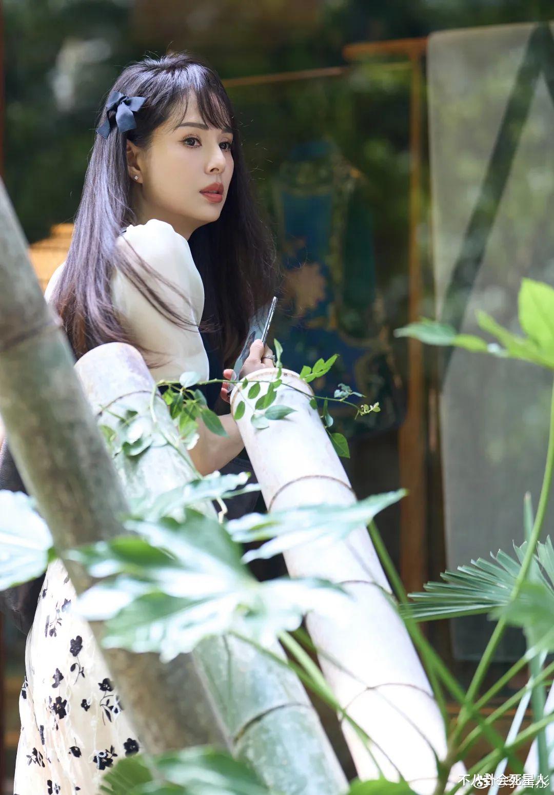 生图|活在滤镜里的“不老女神”,生图下干瘪松弛,眼神无光,原形毕露