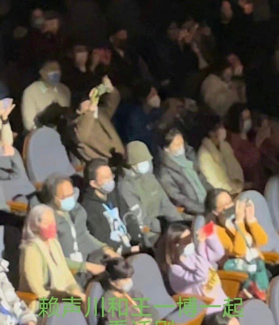 话剧|王一博和赖声川夫妇一起看话剧,这是作品上映不了靠捆绑?