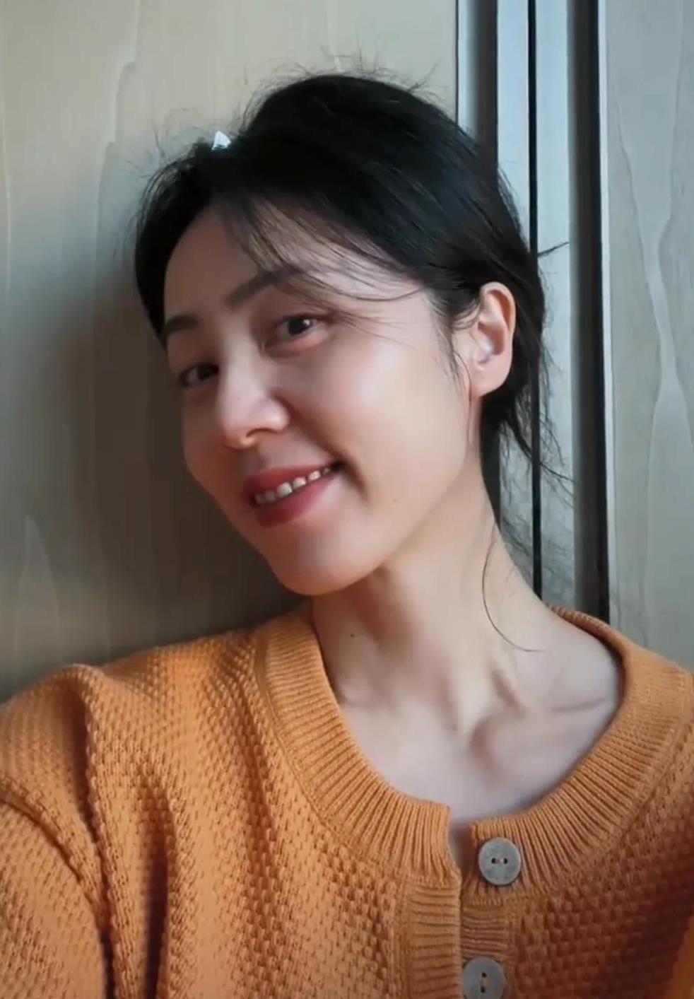 孙莉|孙莉晒和儿子温馨互动日常,5岁彼得潘模样很帅气,很像爸爸黄磊