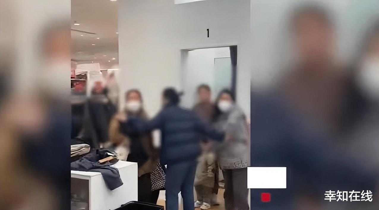 优衣库试衣间遭男童偷窥,女生被骂“特殊职业”,男童被推坠楼!