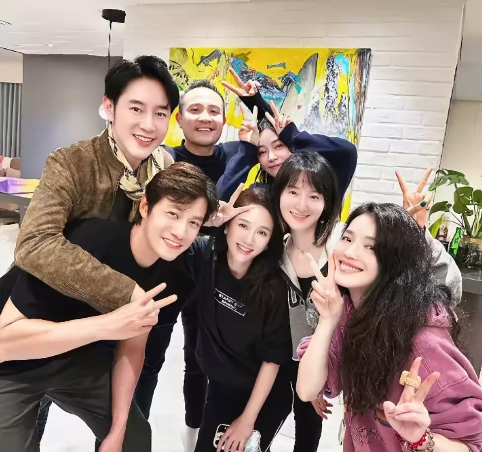 陈乔恩|43岁陈乔恩被疑有孕!与老公甜蜜聚餐身材丰腴,曾半停工求医调养