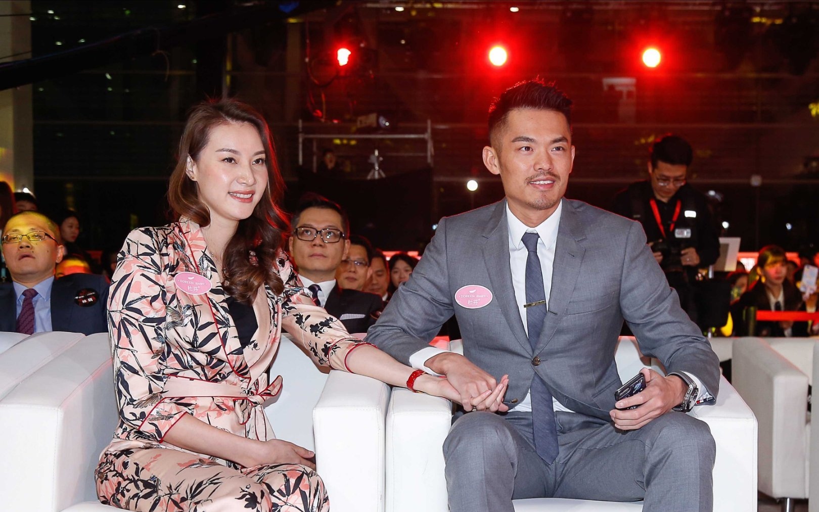 林丹|林丹化身新好男人，给女富豪妻子打工，谢杏芳开的工资却很低