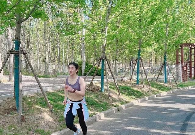 陈梦|陈梦孙颖莎、王曼昱接连亮相，同是女乒主力，她低调的令人心疼