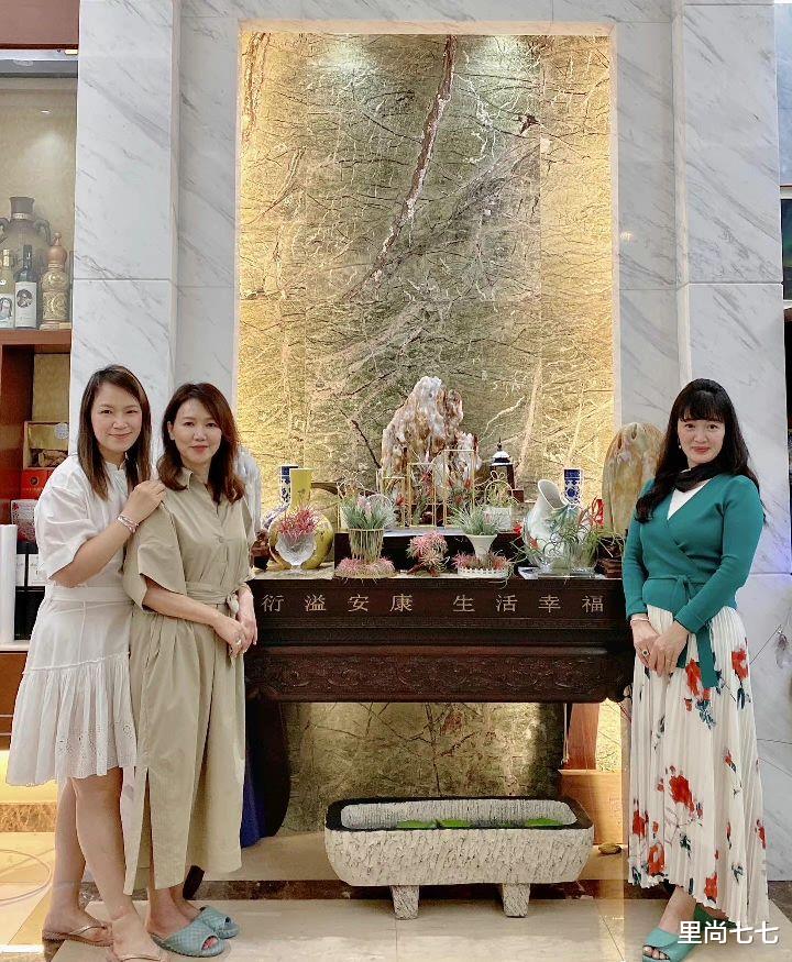 眼妆 “双儿”陈少霞怎么变成这样！换新发型像姨太太，身材走形太苦相