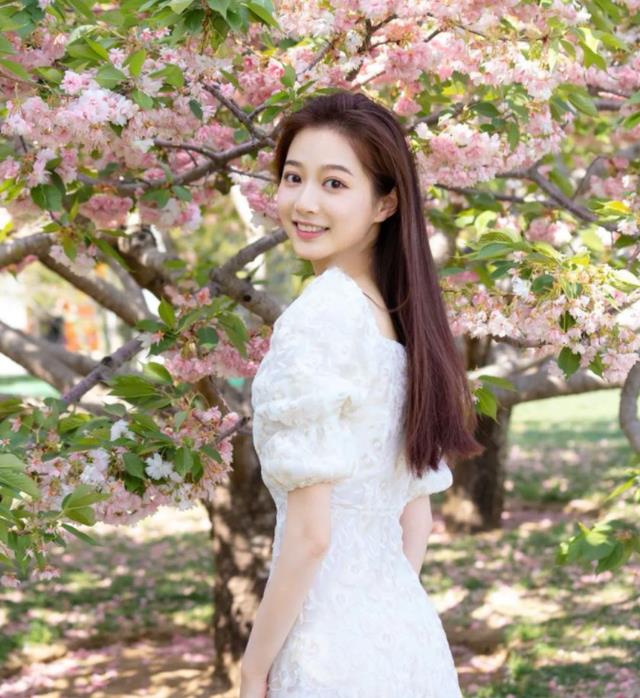 江苏卫视春晚|冯琳春晚彩排,气场强大犹如明星,网友直言:别人家孩子就是优秀