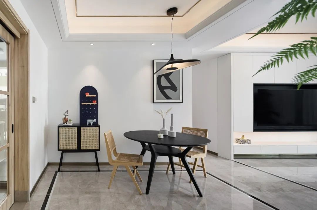 简约、复古、自然感:98m2临江小两居,不拆不砸也换风格!