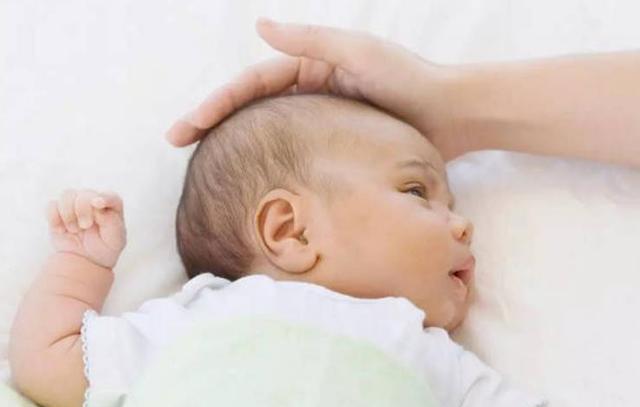 地球哺乳动物中,人类女性为何进化出狭窄且扭曲的产道?